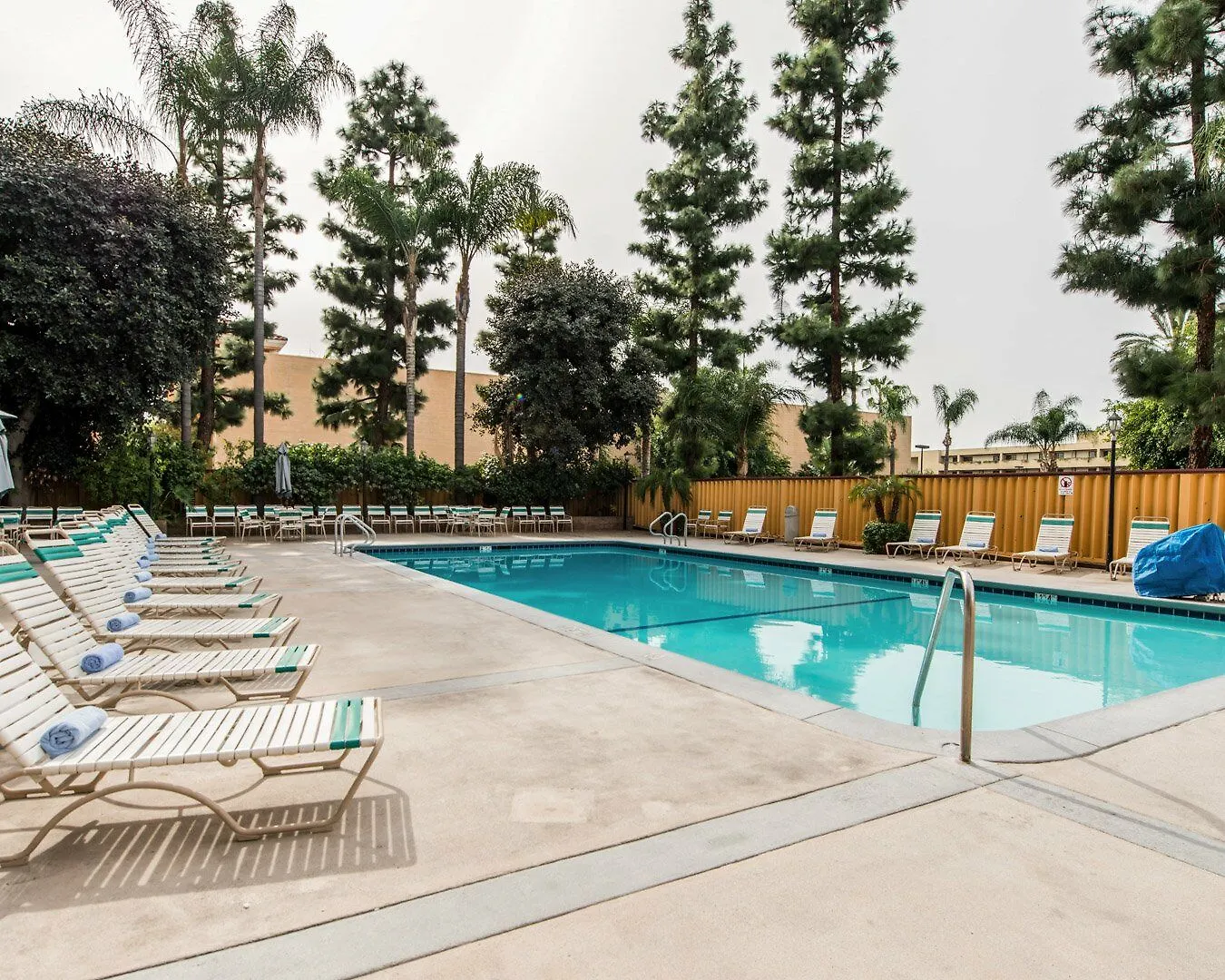 Clarion Hotel Anaheim Resort 3*,