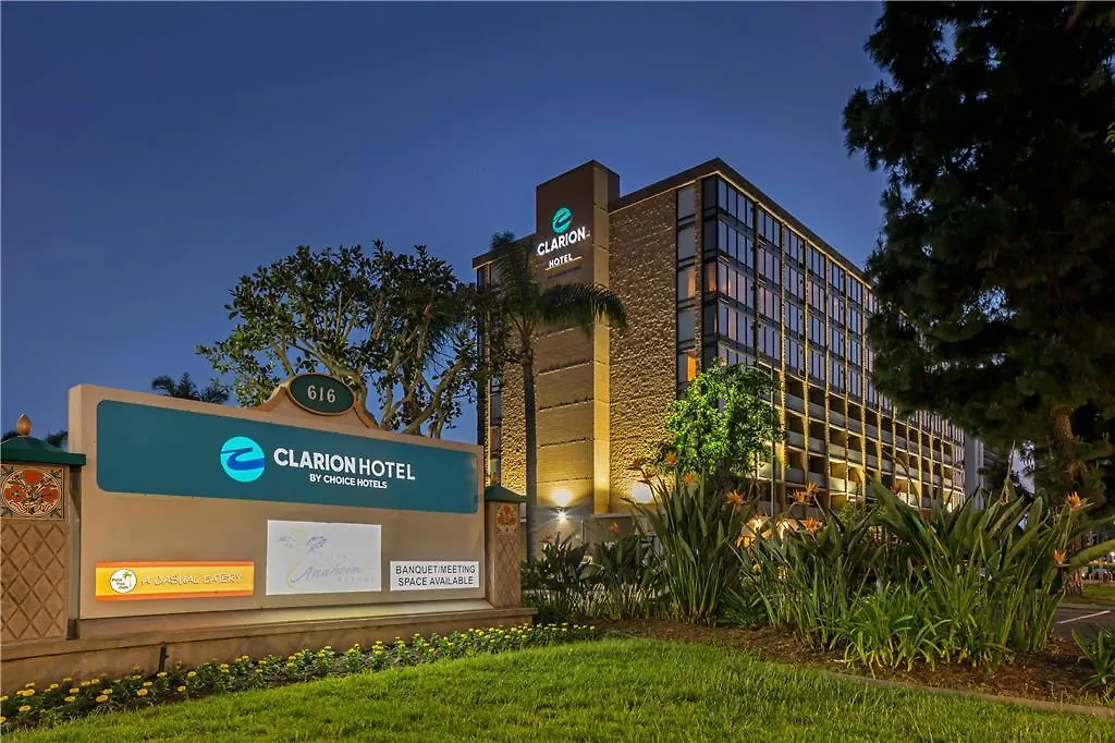 Clarion Hotel Anaheim Resort 3*,